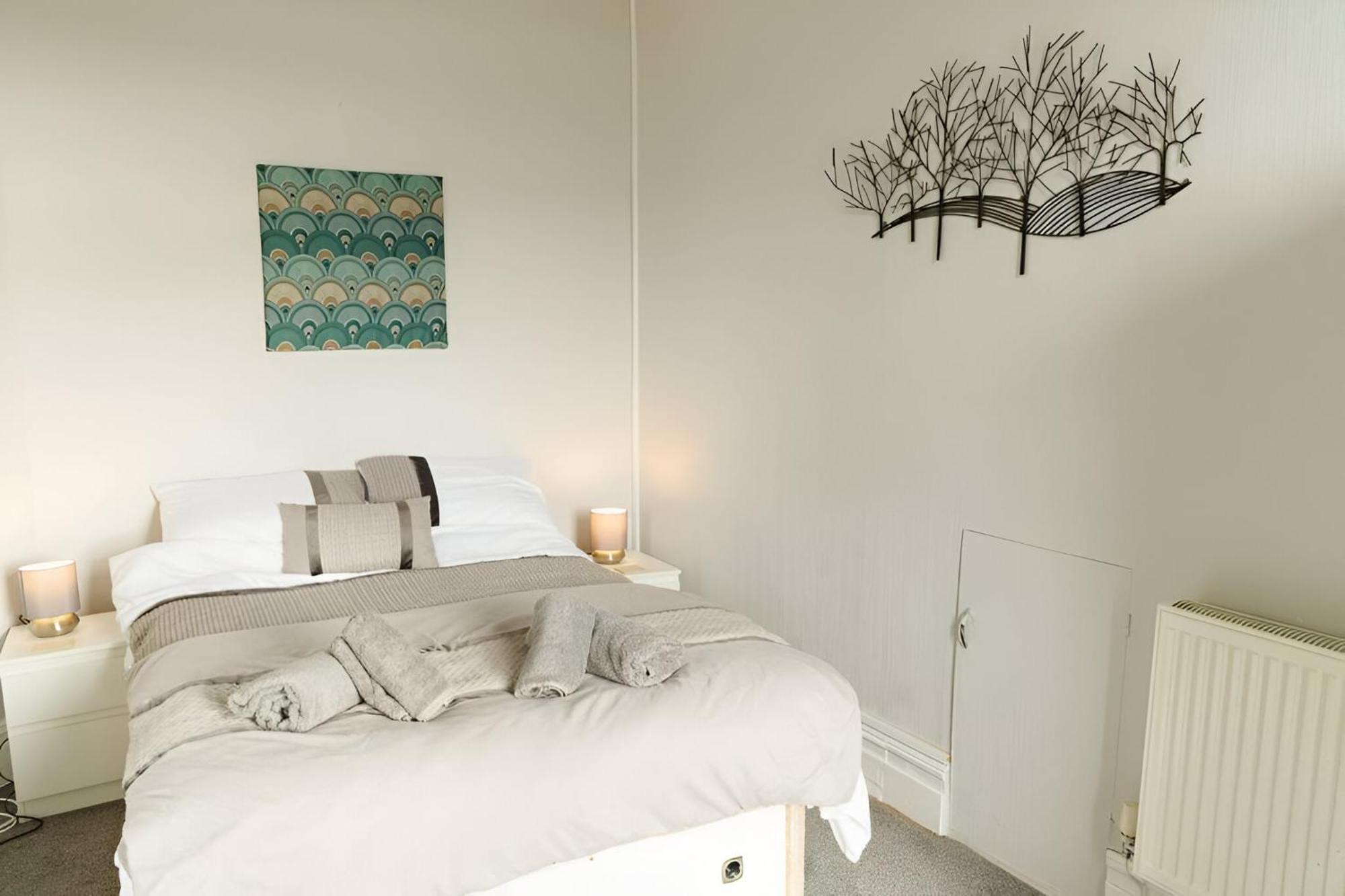 Seaside Solace 2Br With Scenic Coastline Views Llandudno Exterior photo