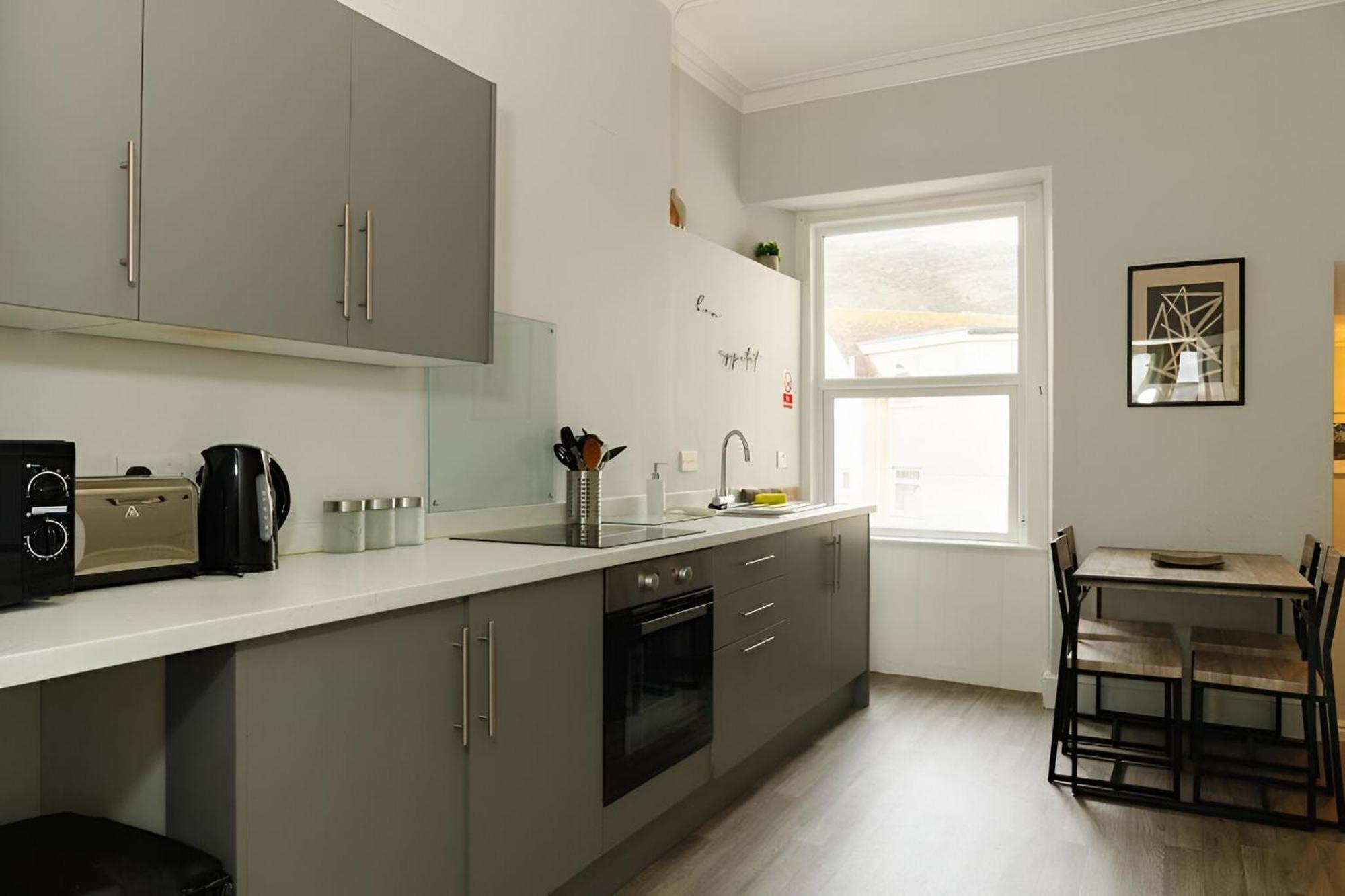 Seaside Solace 2Br With Scenic Coastline Views Llandudno Exterior photo