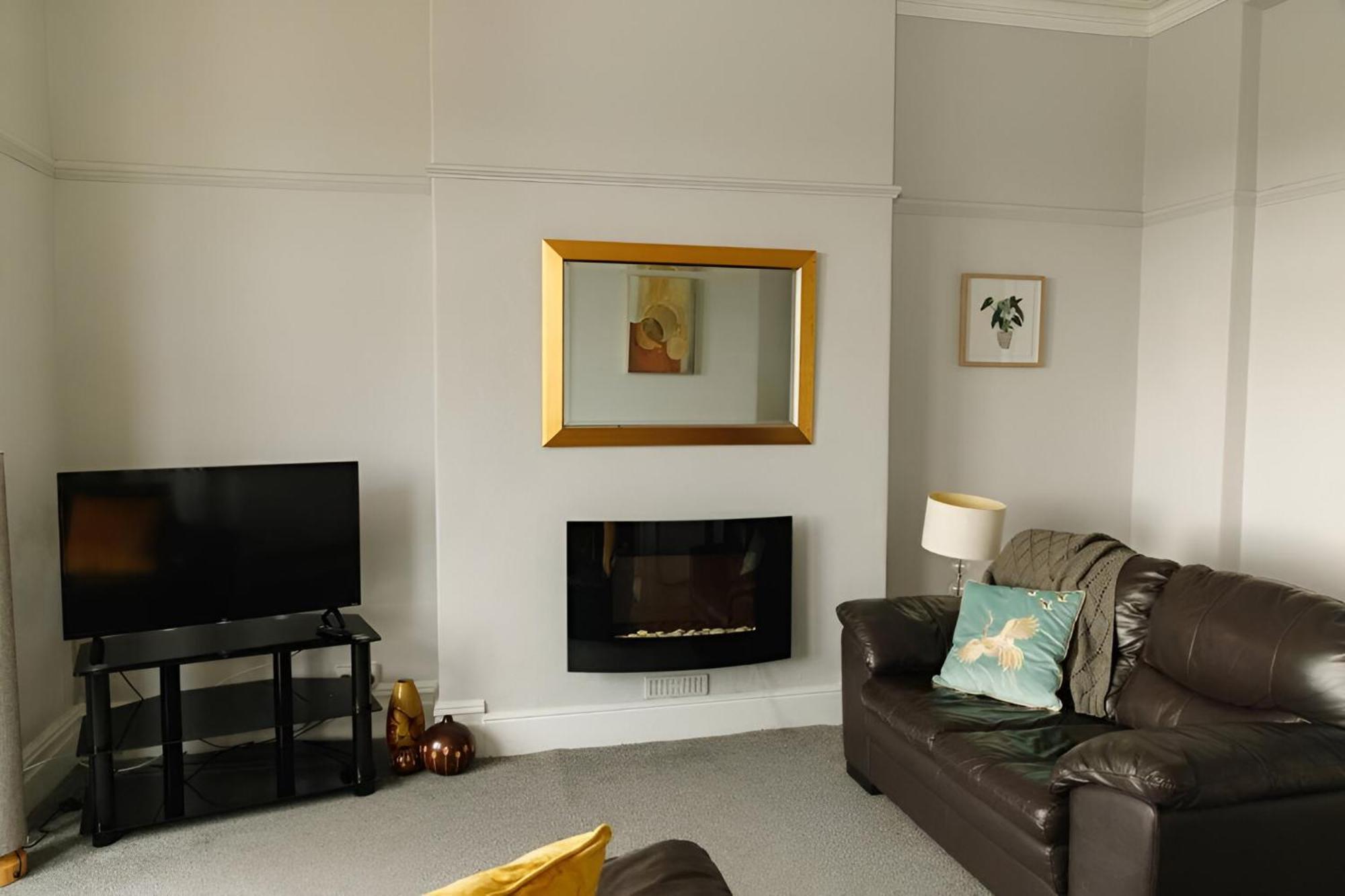 Seaside Solace 2Br With Scenic Coastline Views Llandudno Exterior photo